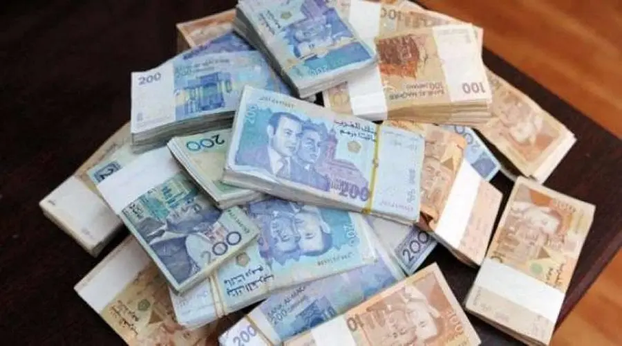 الموثق الذي استولى على مليار و800 مليون