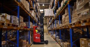 إعطاء دفعة جديدة لتطوير المحطات اللوجستيكية بكل من جهة سوس-ماسة و جهات أخرى. 9 Logistique entrepot 1