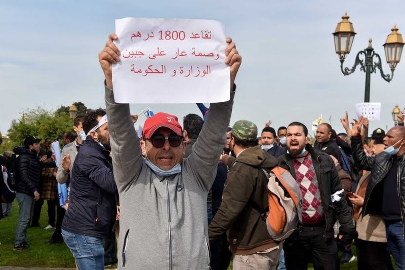 المعلمون العَرضيّون  سابقا… أساتذة يفنون حياتهم في التعليم بمعاش 1800 درهم،وصمة عار للحكومات المتعاقبة: