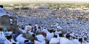 صعيد عرفات الطاهر لأداء ركن الحج الأعظم