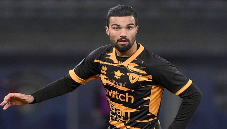 اللاعب التونسي حسام السويسي لاعب فريق القادسية الكويتي.