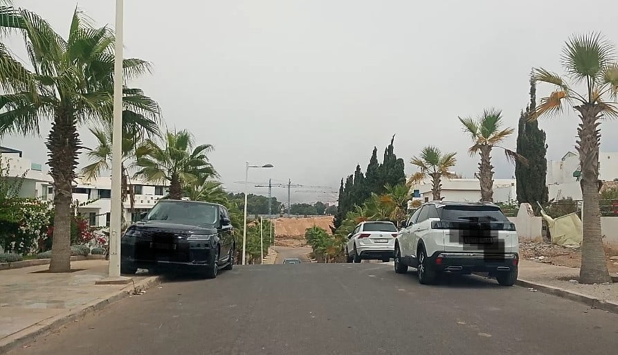 أكادير : سكان إقامة سكنية ب"صونابا" يعانون لدخول منازلهم والسلطات تلتزم صمت القبور
