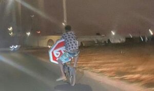 سرقة علامة قف