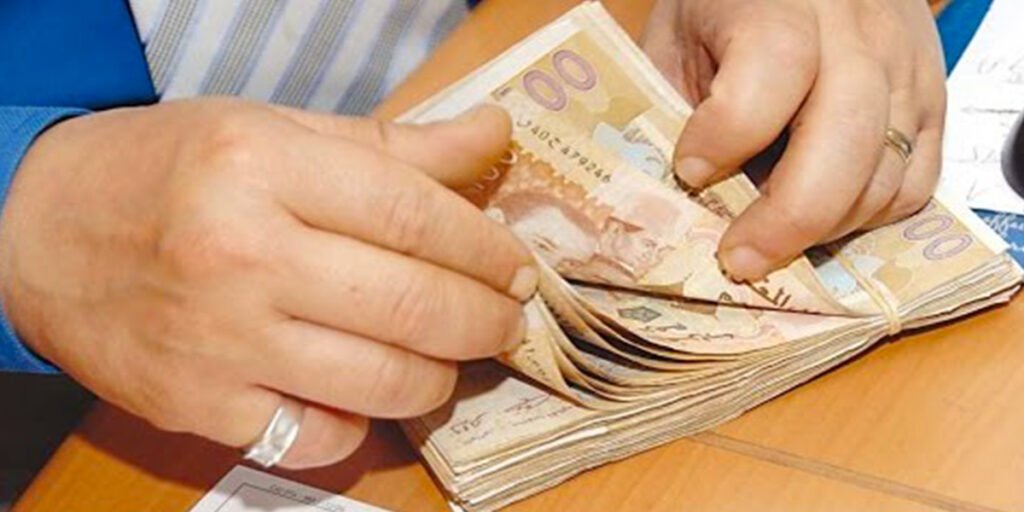 حقيقة تخصيص دعم مالي قيمته 1700 درهما، للمواطنين المغاربة من أجل تقليص حدة الأزمة المالية.
