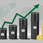 إرتفاع أسعار النفط مع تراجع الدولار الأميركي.