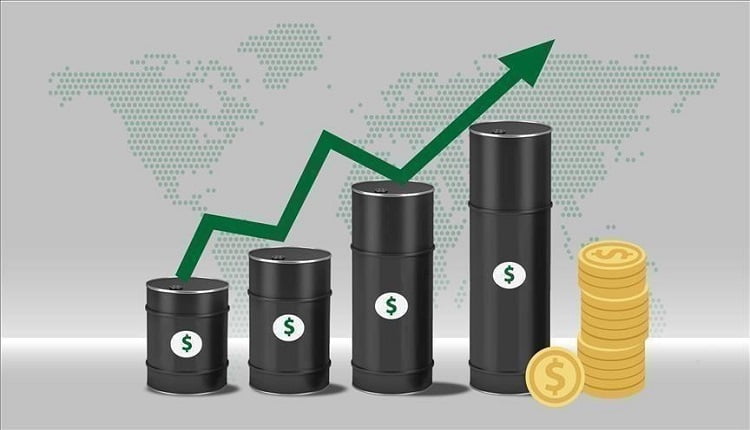 إرتفاع أسعار النفط مع تراجع الدولار الأميركي.