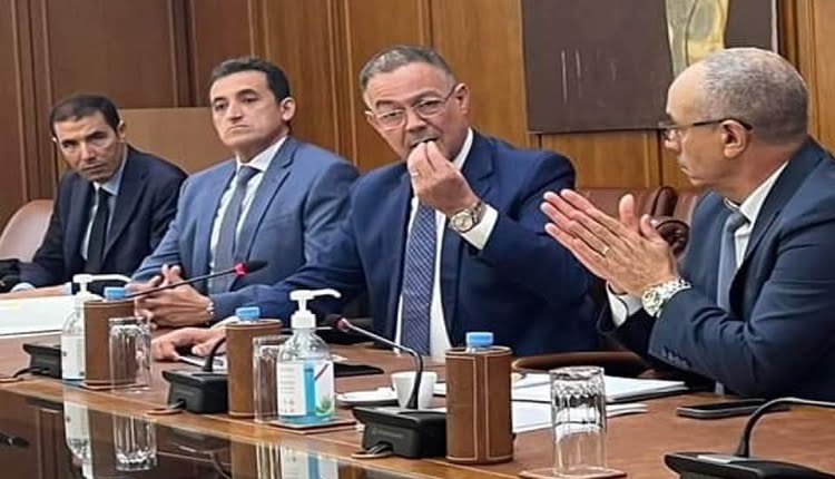 استكمال أشغال اجتماع لقجع بالنقابات حول خفض الضريبة وتحسين الأجور