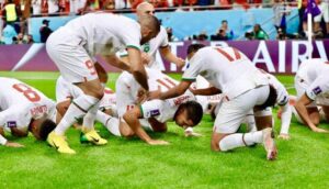 قطر 2022 : لاعبون مغاربة ضمن التشكيلة المثالية لدور المجموعات 10 سجدة المنتخب المغربي