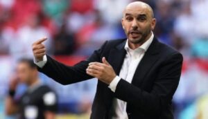 من يكون وليد الركراكي الذي خطف الأنظار في مونديال قطر، بعد قيادته المنتخب المغربي باقتدار ؟ 2 الركراكي 4