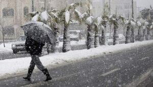 أمطار قوية ورعدية وتساقطات ثلجية