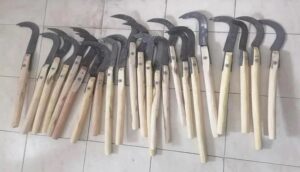 السواطير المصنوعة