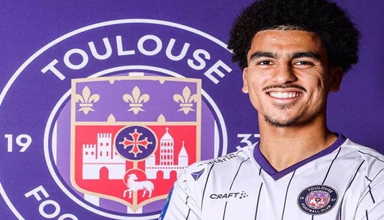 تولوز الفرنسي يندد بما تعرض له اللاعب زكريا أبوخلال.