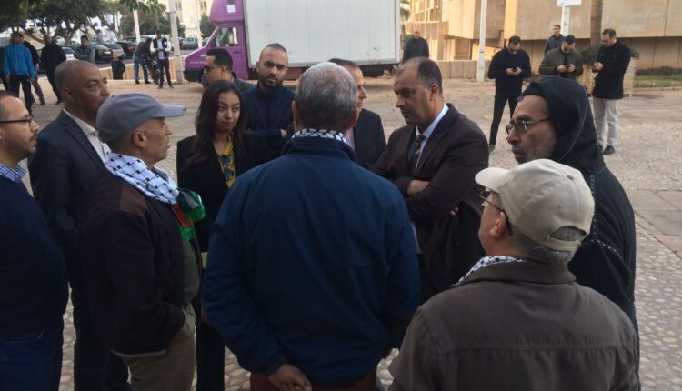 أكادير : منع وقفة للتنديد بالتطبيع ومساندة فلسطين، وحقوقيون يدخلون على الخط 2 وقفة للتنديد بالتطبيع ومساندة فلسطين 3
