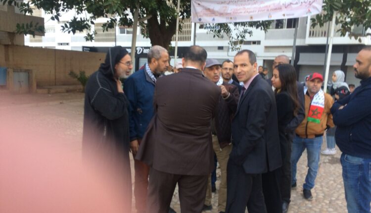 أكادير : منع وقفة للتنديد بالتطبيع ومساندة فلسطين، وحقوقيون يدخلون على الخط 5 وقفة للتنديد بالتطبيع ومساندة فلسطين 6