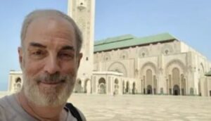 أمريكي يكتشف أصوله المغربية بعد ستين عاما من حياته، ويحل بالمغرب للبحث عن عائلته
