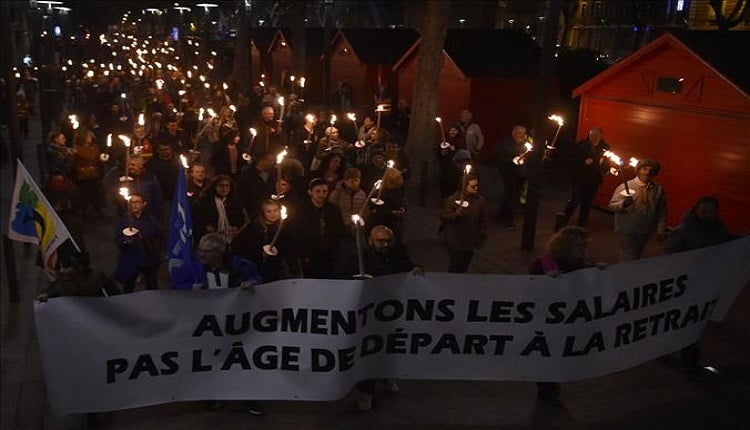 احتجاجا على خطة الحكومة الفرنسية