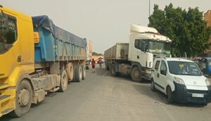 فيضانات جهة سوس ماسة تتسبب في قطع عدد من الطرق الرئيسية و الثانوية بالجهة. 2 الطريق