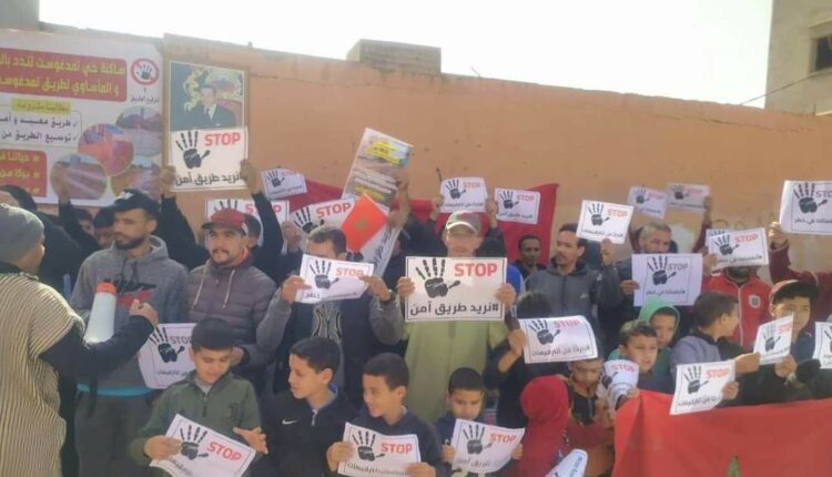 تزنيت: "الأحياء القروية" بالمجال الحضري تفضح وعود عبد الله غازي وهروب الشيخ بلا، و حي تادمدغوست يحتج على التهميش. 2 حي تادمدغوست 2