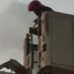 أكادير 24 تنشر فيديو إنقاذ قطة سائحة من سقوط مميت بأكادير.