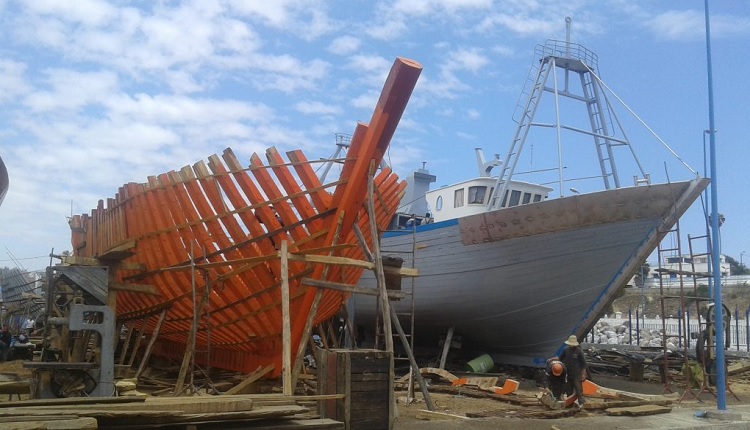 طانطان : مسؤول بورشة لبناء السفن يتبجح بتشغيل أزيد من 250 عاملاً، وسط مطالب بفتح تحقيق للتعرف على حقيقة الوضع؟