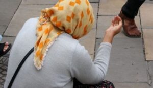 المتسولة