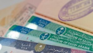تأشيرات السياحة، و أداء مناسك العمرة
