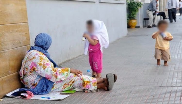 نشطاء يشهرون الحرب على المتسولين