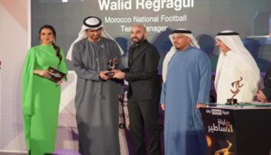الركراكي يؤكد فوز المنتخب المغربي بكأس العالم القادمة في ليلة تتويجه بجائزة أفضل مدرب عربي عالمي 4 جائزة أفضل مدرب عربي عالمي