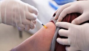 ممارسات مشبوهة في لقاح "المينانجيت" تورط أطرا صحية 12 تلقيح