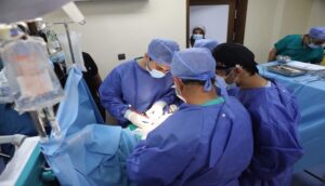 إنقاذ تلميذ من الموت بأكادير بعد اعتداء خطير لعصابة إجرامية. 5 عملية جراحية على القلب المفتوح