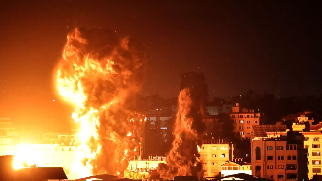 إسرائيل تشن غارات مكثفة على قطاع غزة