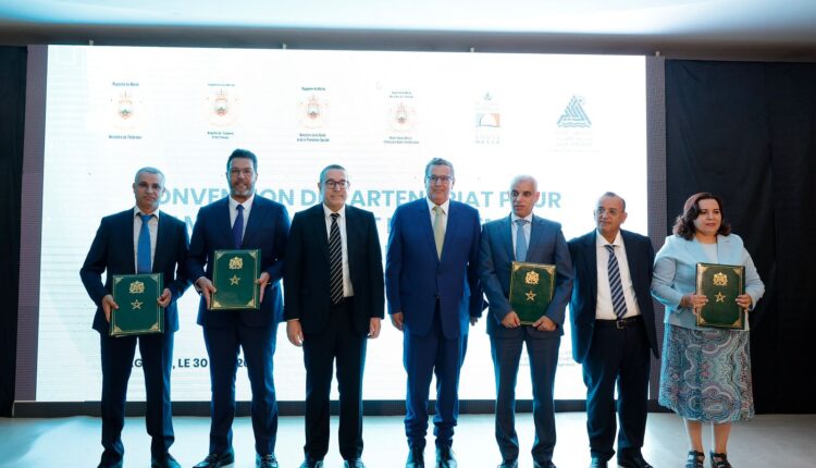 رئيس الحكومة أخنوش يحل بأكادير، و يشرف على مشاريع صحية ستعزز البنية الصحية بعاصمة الانبعاث. 4 رئيس الحكومة أخنوش يحل بأكادير 1
