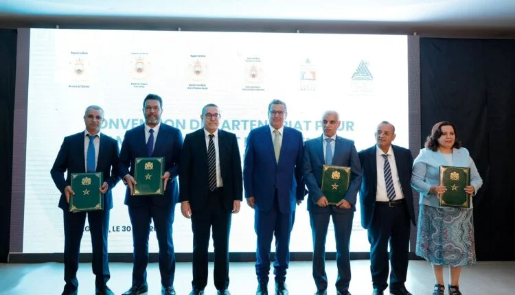 رئيس الحكومة أخنوش يحل بأكادير، و يشرف على مشاريع صحية ستعزز البنية الصحية بعاصمة الانبعاث. 4 رئيس الحكومة أخنوش يحل بأكادير 1