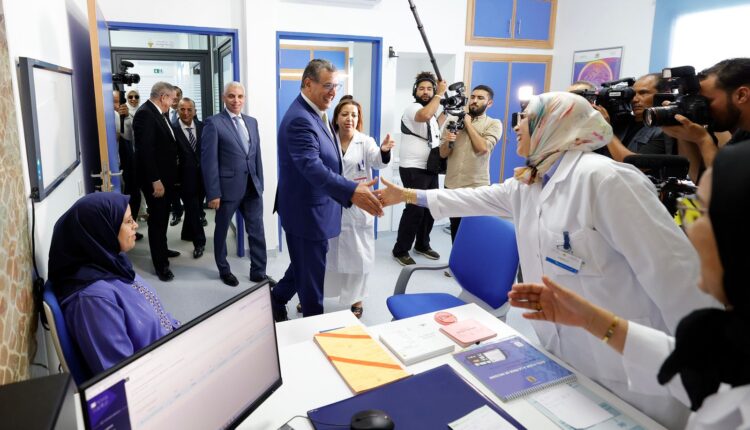 رئيس الحكومة أخنوش يحل بأكادير، و يشرف على مشاريع صحية ستعزز البنية الصحية بعاصمة الانبعاث. 2 رئيس الحكومة أخنوش يحل بأكادير 2