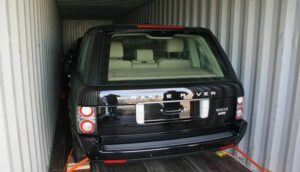 محاولة تهريب ثلاث سيارات على متن حاوية تثير حالة استنفار بميناء طنجة.