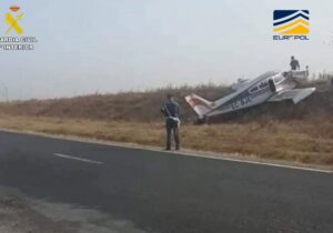 سقوط طائرة خفيفة مشبوهة