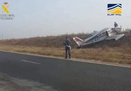 سقوط طائرة خفيفة مشبوهة يفجر فضيحة تفكيك شبكة دولية لتهريب المخدرات بين المغرب وعدة بلدان أوروبية.