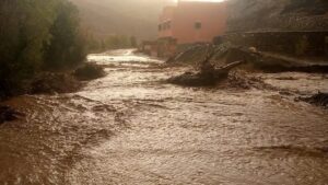 عاصفة رعدية رافقتها أمطار
