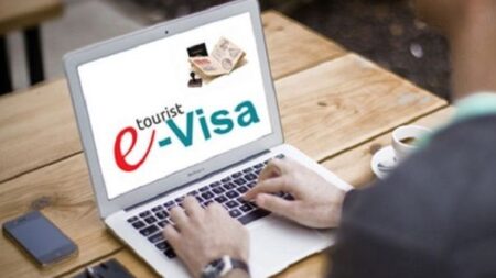 ضمنها المغرب : السعودية تطبق التأشيرة الإلكترونية لمواطني 12 دولة.