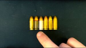 ذخيرة حية تقود مهاجرا للتوقيف وسط الميناء