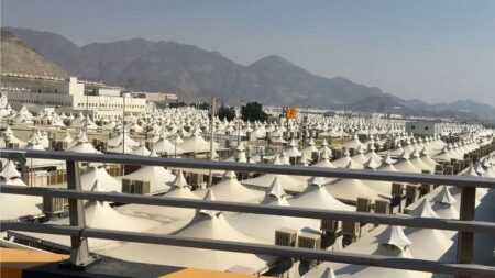 حجاج بيت الله الحرام ينهون مناسك الحج حجاج بيت الله الحرام ينهون مناسك الحج