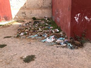 أكادير : معاناة من نوع آخر مع الأزبال المتراكمة في البقع الأرضية المهجورة. (+صور)