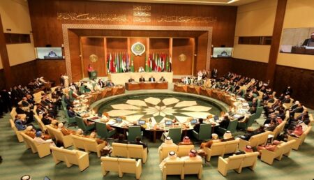 البرلمان العربي يدعو إلى إصدار تشريعات دولية ملزمة تجرم الإساءة إلى المقدسات والمعتقدات الدينية