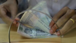 الإمارات والهند يتفقان على تسوية المعاملات التجارية بالدرهم الإماراتي والروبية الهندية