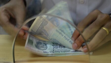 الإمارات والهند يتفقان على تسوية المعاملات التجارية بالدرهم الإماراتي والروبية الهندية