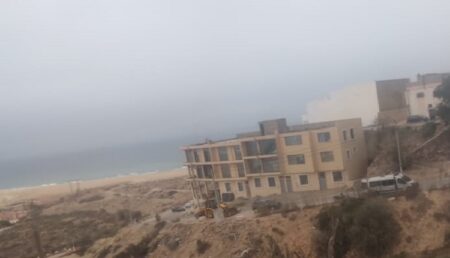 أكادير : الهدم يطال عدداً من المباني المخالفة لقانون التعمير
