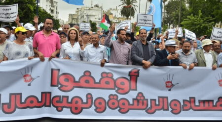 حماة المال العام يطالبون بمحاسبة “المفسدين” واسترجاع الأموال المنهوبة حماة المال العام يطالبون بمحاسبة "المفسدين" واسترجاع الأموال المنهوبة