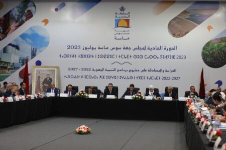 بغلاف مالي يقدر بحوالي 37.7 مليار درهم. "مجلس جهة سوس ماسة يصادق عل خارطة طريق اقتصادية وتنموية ما بين سنتي 2022 و2027 تركزعلى سبعة أقطاب اقتصادية كبرى".