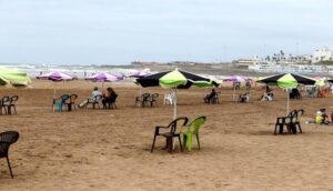 غليان في صفوف المصطافين بسبب احتلال الملك البحري من طرف مستثمرين، وحماة المستهلك يوضحون بخصوص الموضوع 12 احتلال الملك البحري من طرف مستثمرين
