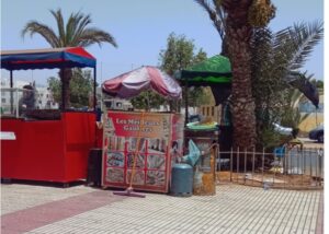 أكادير : قاطنو إقامة أفود، و المعاناة التي لا تنتهي مع الباعة المتجولين.